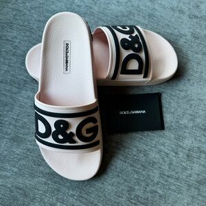 Dolce & Gabbana DG Rubber Beachwear Sliders - pink & black - size 38